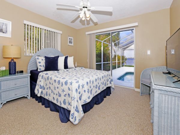 Four Bedroom Cape Coral Vacation Home with Pool & Hot Tub