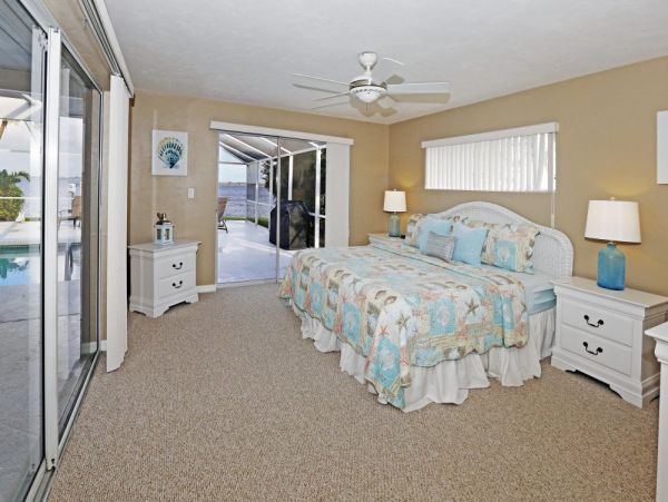 Four Bedroom Cape Coral Vacation Home with Pool & Hot Tub