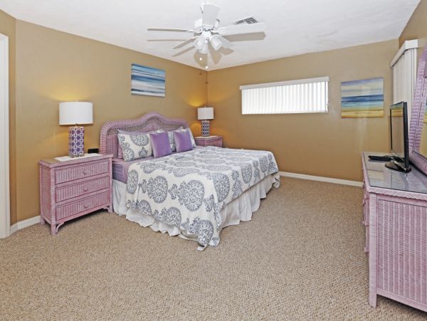 Four Bedroom Cape Coral Vacation Home with Pool & Hot Tub