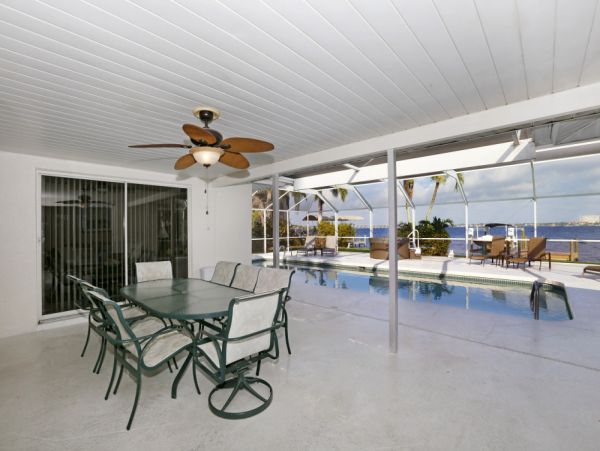 Four Bedroom Cape Coral Vacation Home with Pool & Hot Tub