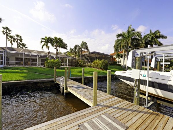 Four Bedroom Cape Coral Vacation Home with Pool & Hot Tub