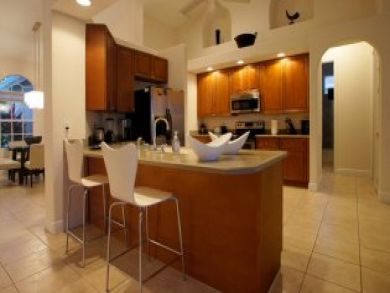 Fully equipped kitchen with breakfast bar Fully equipped kitchen with breakfast bar