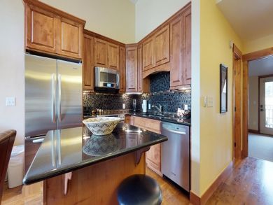 Three Bedroom Luxury Lionshead Vacation Rental Walk to Slope
