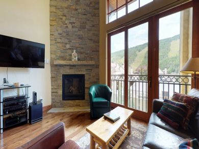 Three Bedroom Luxury Lionshead Vacation Rental Walk to Slope