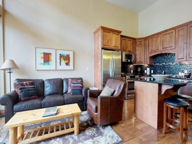 Three Bedroom Luxury Lionshead Vacation Rental Walk to Slope