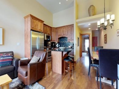 Three Bedroom Luxury Lionshead Vacation Rental Walk to Slope