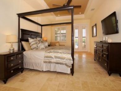 Master bedroom with king bed Master bedroom with king bed