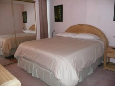 Guest bedroom with queen bed