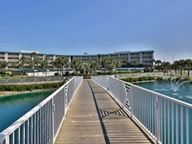 Bridge on lagoon with fountain