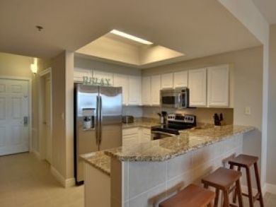 Kitchen with breakfast bar