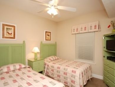 Bedroom 3 with twin beds Bedroom 3 with twin beds