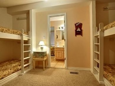 Bonus room with one set of bunk beds