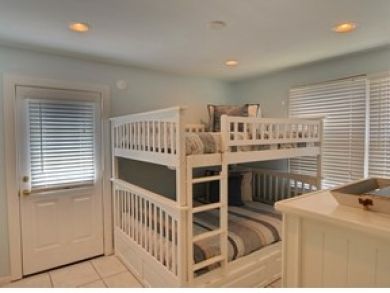 Guest bedroom with one set of bunk beds