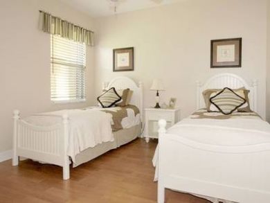 Bedroom 4 with twin bed