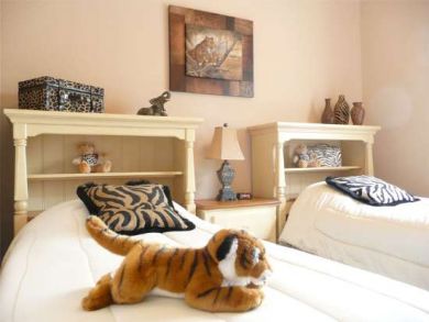 Bedroom 3 with twin beds