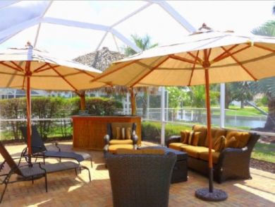 Tiki bar & outdoor furniture by the pool