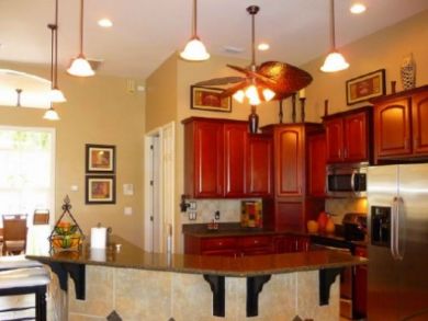Kitchen with breakfast bar