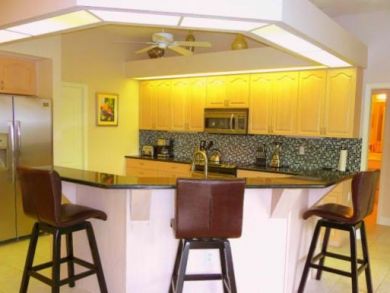 Kitchen with breakfast bar