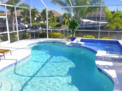 Private caged pool & hot tub