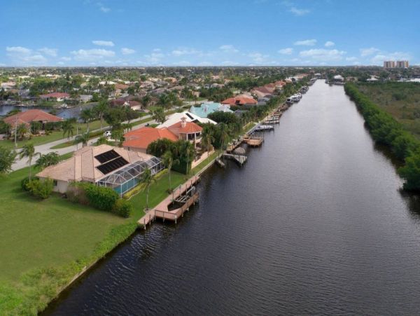 Cape Coral Luxury Pool Vacation Home