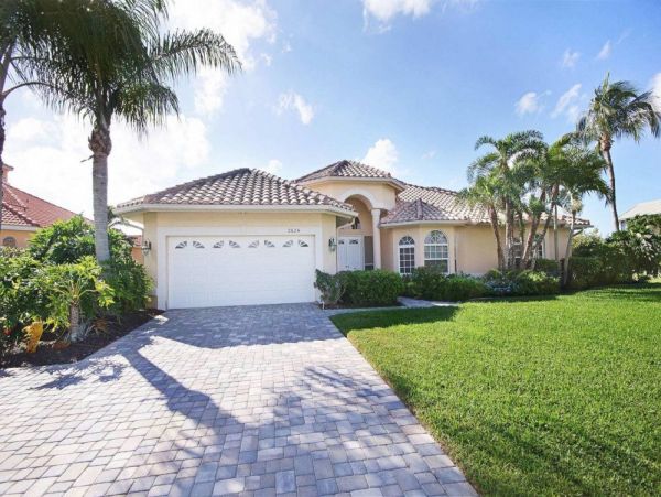 Cape Coral Luxury Pool Vacation Home