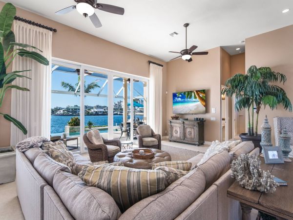 Stunning Marco Waterfront 5 Bedrooms Home Private Pool