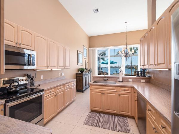 Stunning Marco Waterfront 5 Bedrooms Home Private Pool