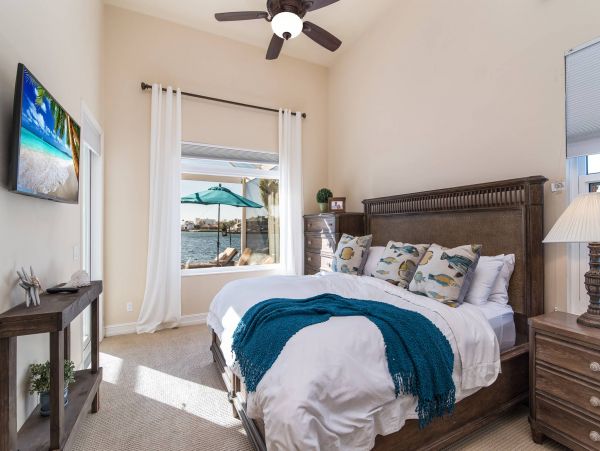 Stunning Marco Waterfront 5 Bedrooms Home Private Pool