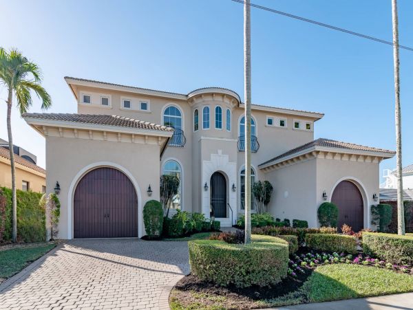 Stunning Marco Waterfront 5 Bedrooms Home Private Pool
