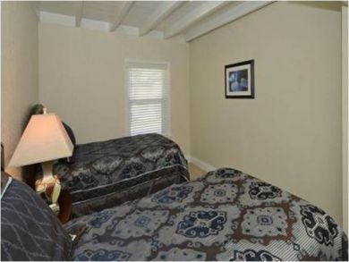 Bedroom 3 with twin beds