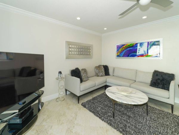 Siesta Key Two Bedroom Stylish Coastal Retreat