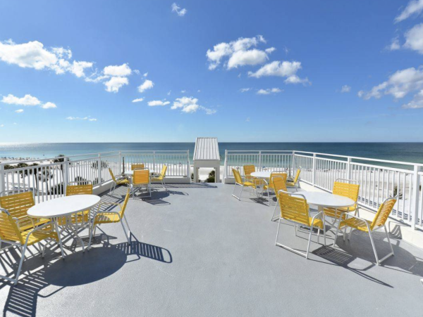Siesta Key Two Bedroom Stylish Coastal Retreat