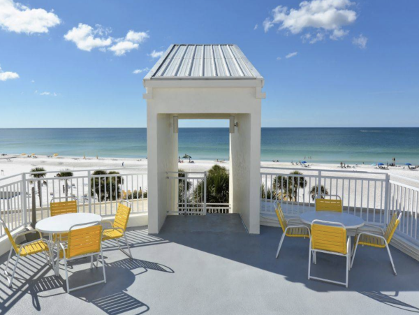 Siesta Key Two Bedroom Stylish Coastal Retreat