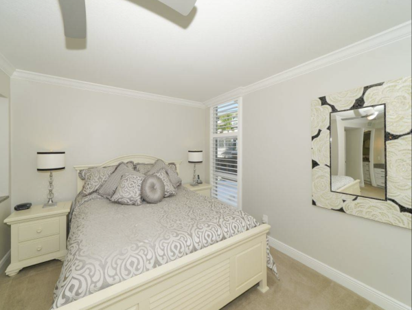 Siesta Key Two Bedroom Stylish Coastal Retreat