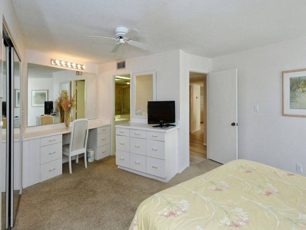 Lovely Beachside Vacation Condo on Sunny Siesta Key