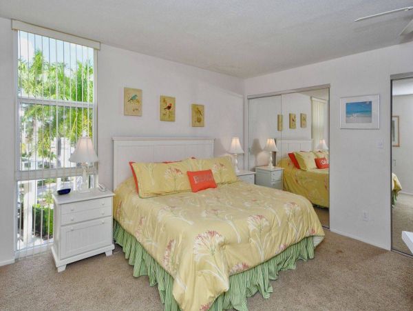 Lovely Beachside Vacation Condo on Sunny Siesta Key
