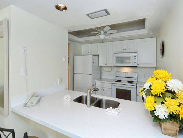 Lovely Beachside Vacation Condo on Sunny Siesta Key