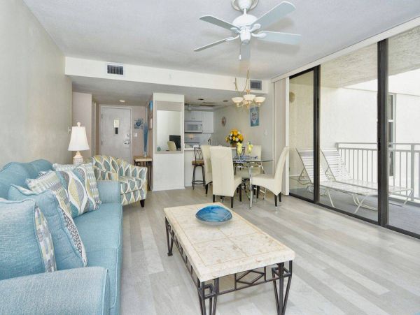 Lovely Beachside Vacation Condo on Sunny Siesta Key