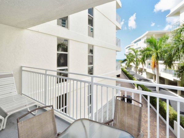 Lovely Beachside Vacation Condo on Sunny Siesta Key