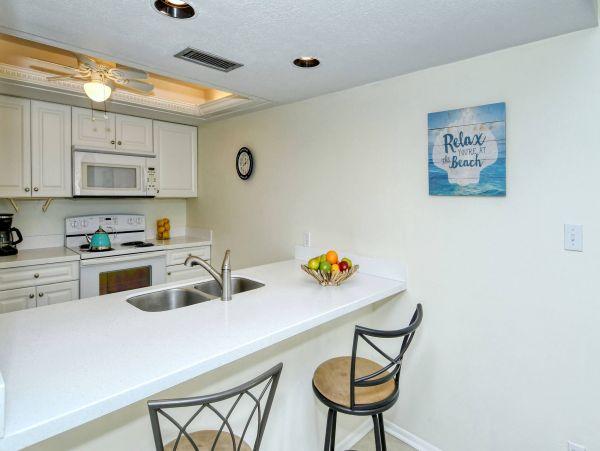 Lovely Beachside Vacation Condo on Sunny Siesta Key
