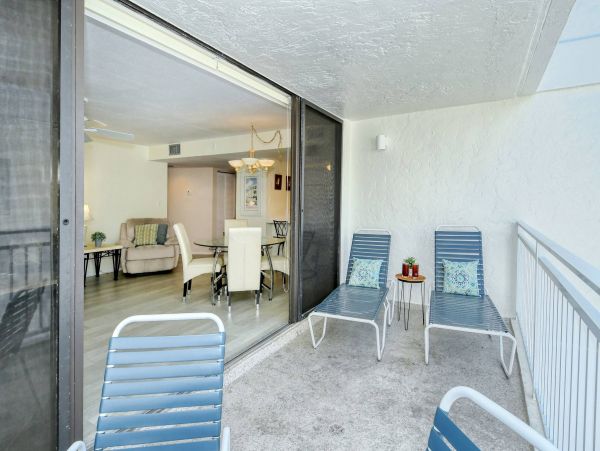 Lovely Beachside Vacation Condo on Sunny Siesta Key