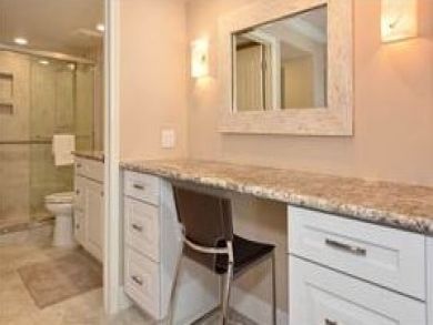 Ensuite bathroom with walk-in shower Ensuite bathroom with walk-in shower