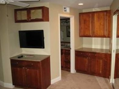 Flat screen & ensuite bathroom