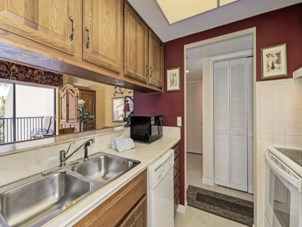 Siesta Key 2 Bedroom Vacation Rental Bay to Beach Community