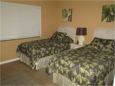 Bedroom 2 with twin beds Bedroom 2 with twin beds