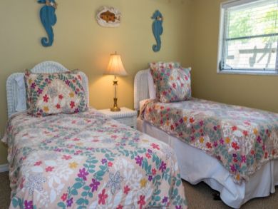 Bedroom with Two Twin Beds