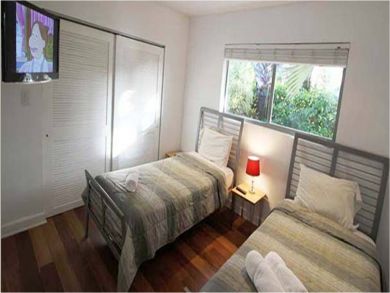 Bedroom 2 with twin beds
