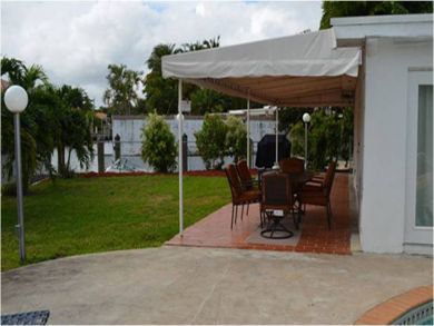 Porch with table set