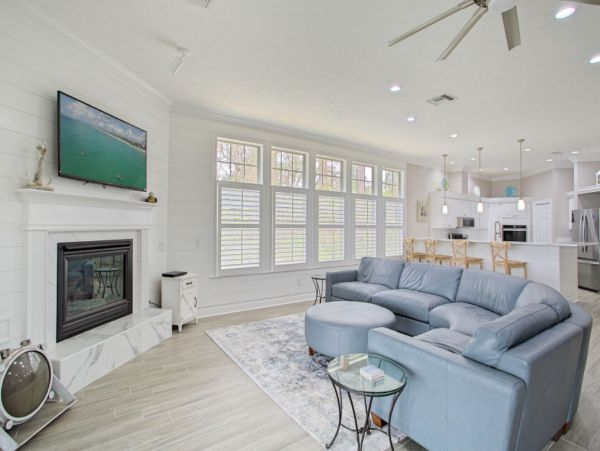 Lake Front 3 Bedroom Home with Private Pool