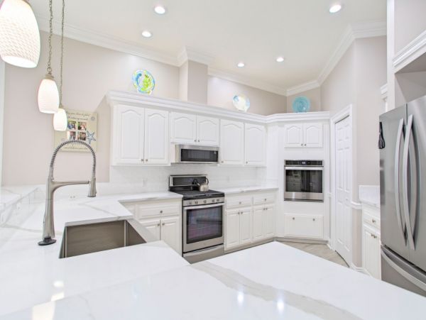 Lake Front 3 Bedroom Home with Private Pool